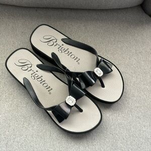NWOT Brighton Bowie Bows Rhinestones Jeweled Wedged Sandals Size 10 Flip Flops
